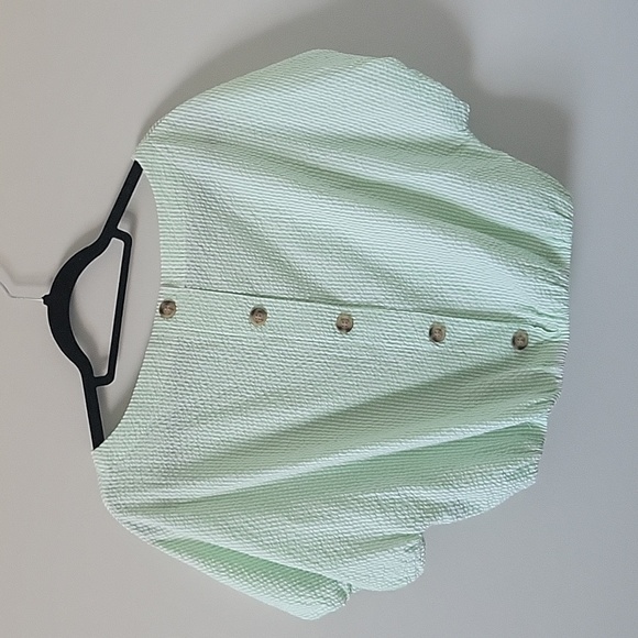 White and green scrunched bottom top - Picture 3 of 3